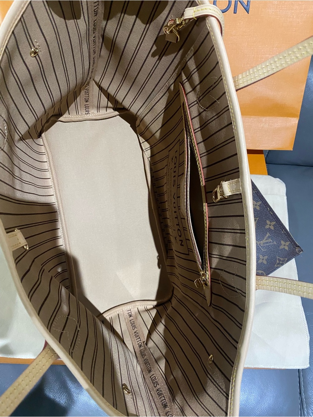 Louis Vuitton Monogram Neverfull Tote in Brown with Beige Trim - Picture 7 of 13
